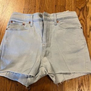 Levi’s light wash high rise shorts Size 27